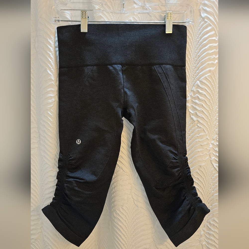 Lululemon Black 'In the Flow' Cropped Leggings